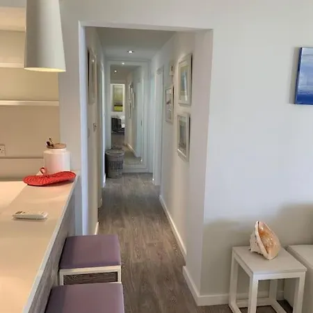 Three Bedroom Modern Flat * 아이아 나파