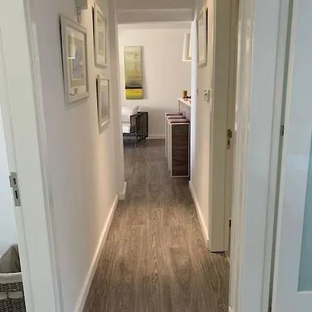 Three Bedroom Modern Flat 아파트 아이아 나파