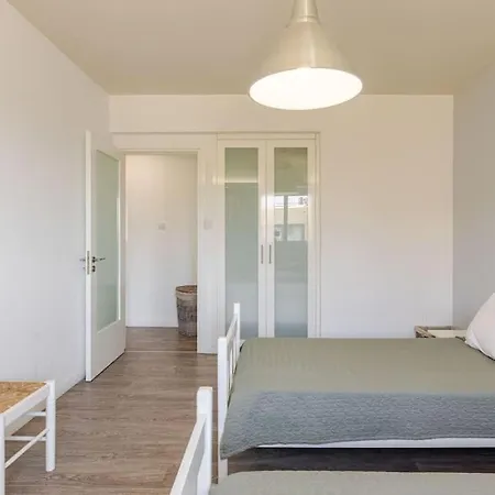 Three Bedroom Modern Flat 아파트