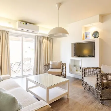 Three Bedroom Modern Flat 아파트 아이아 나파
