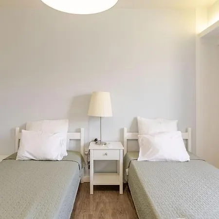 아파트 Three Bedroom Modern Flat *